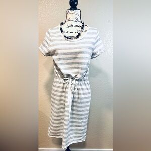 2/$20 🎀 Easy Weekend Dress!  Striped Gray and White Dress